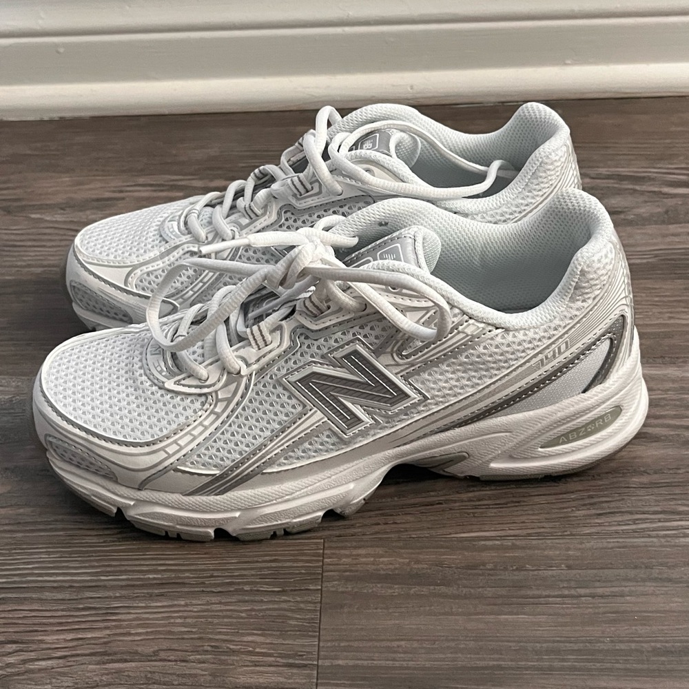 New Balance 740